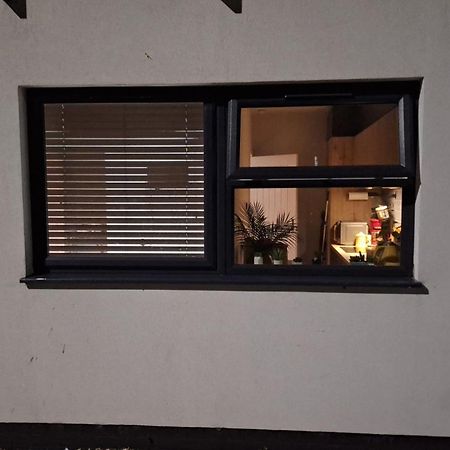 Budget Single Room Only For One Adult - Shared Flat Northolt  Ngoại thất bức ảnh