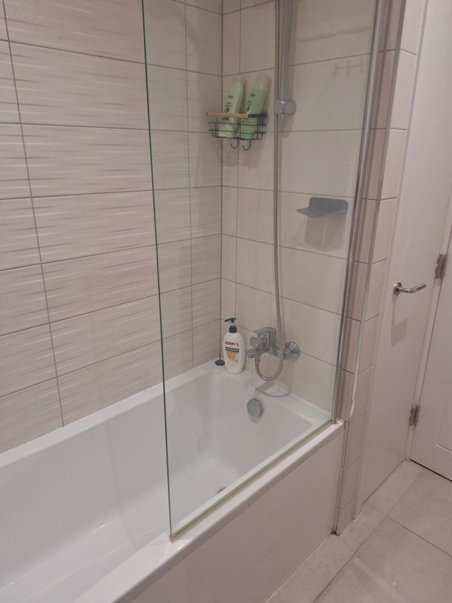 Budget Single Room Only For One Adult - Shared Flat Northolt  Ngoại thất bức ảnh