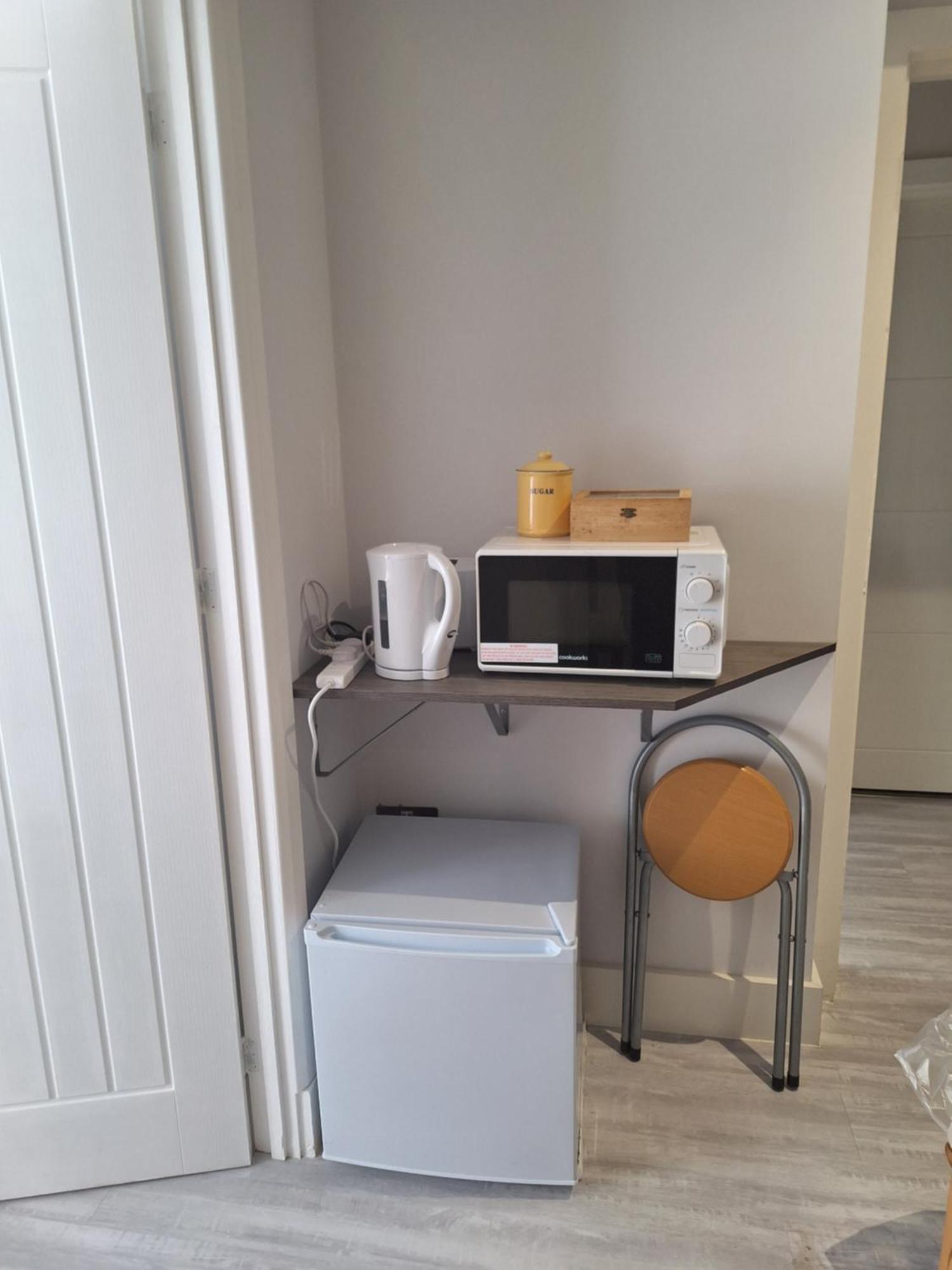 Budget Single Room Only For One Adult - Shared Flat Northolt  Ngoại thất bức ảnh